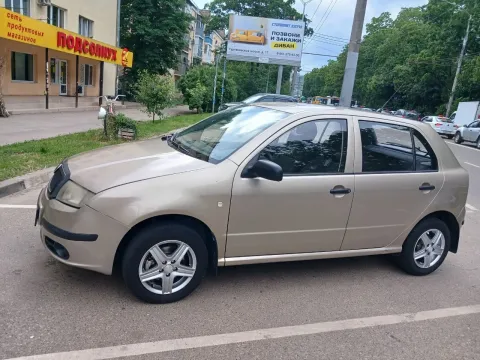 Продам skoda fabianт 1.4mt 2005года пробег -182890км коробка-механика комплектация базовая:гур, сигн... - фотография