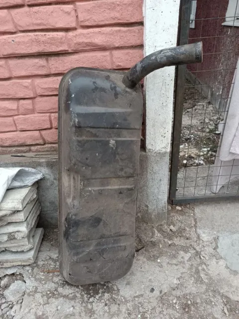 Бак топливный уаз бу 2000р +79493768358 - фотография