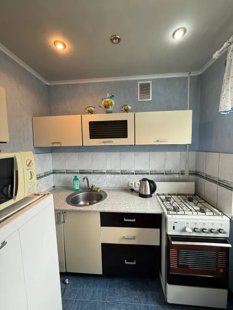 Гостинка в кировском районе, ул. островского кировский район, текстильщик, ул. островского общая пло... - фотография