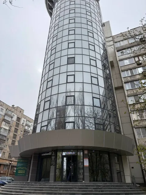 Офисное помещение — ворошиловский район, ул. челюскинцев общая площадь — 170 кв. м. этаж: 1/9 сдаетс... - фотография
