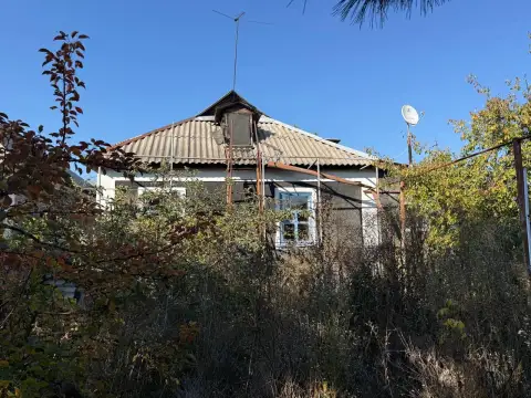 Дом с 3 комнатами — куйбышевский район, азотный
Общая площадь — 60 кв. М.
Сдаётся в долгосрочную ар... - фотография - 1