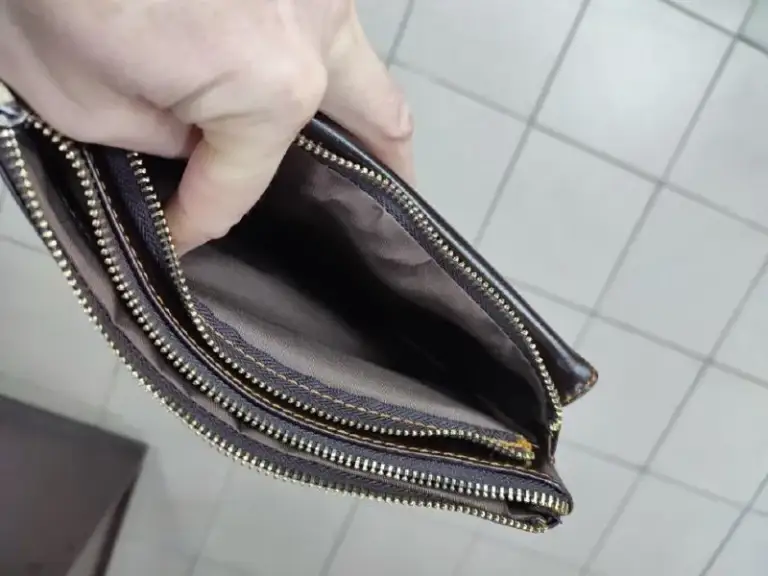 Описание:
⚡️Продам сумку мужскую из натуральной кожи (новую)
✅ Классная мужская сумка из натуральной кожи. Удобная, имеет несколько отделений на замках. Можно вешать на ремень или носить в руках как клатч или барсетку. Материал: натуральная кожа. Размер: 23 х 11 х 5,0 см. Цвет: темно-коричневый. Все вопросы по телефону.

Цена: 3395 руб.

📲 Tg: александр клюев
📞🇷🇺Звоните: +7 949 450 92 20

Барахолка днр - фотография - 3
