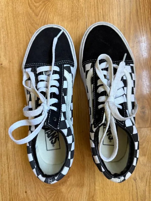 Описание:
✨ Оригинальные кроссовки vans + рюкзак в подарок🎁 ! ✨

Продаю стильные кроссовки vans (размер 23,5 см — это 37). Надевали буквально 3–4 раза, к сожалению, не подошли.

Модель с замшевыми деталями: нос и пятка выполнены из замши, что придаёт особый стиль и универсальность.

🎁 В подарок к покупке — удобный рюкзак!

Кроссовки отлично подойдут для повседневных образов и прогулок. Получается сразу готовый сет: обувь + аксессуар.

Пишите, пока предложение актуально!

📍Макеевка

Цена: 2000 руб.

📲 Tg: валерия
📞🇷🇺Звоните: +79493928380

Барахолка днр - фотография - 4