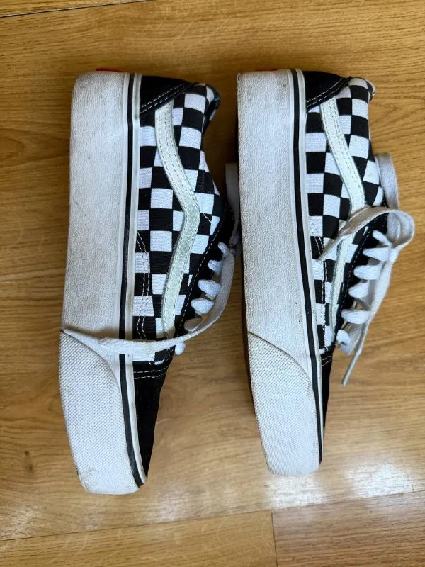 Описание:
✨ Оригинальные кроссовки vans + рюкзак в подарок🎁 ! ✨

Продаю стильные кроссовки vans (размер 23,5 см — это 37). Надевали буквально 3–4 раза, к сожалению, не подошли.

Модель с замшевыми деталями: нос и пятка выполнены из замши, что придаёт особый стиль и универсальность.

🎁 В подарок к покупке — удобный рюкзак!

Кроссовки отлично подойдут для повседневных образов и прогулок. Получается сразу готовый сет: обувь + аксессуар.

Пишите, пока предложение актуально!

📍Макеевка

Цена: 2000 руб.

📲 Tg: валерия
📞🇷🇺Звоните: +79493928380

Барахолка днр - фотография - 5
