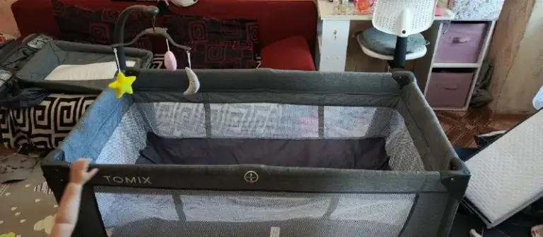 Описание:
Продам манеж-кровать tomix lullaby lux. В отличном состоянии, спали мес. До 9 и в коконе. Из недостатков немного затерлась бокорина(незначитель, можно почистить) ну это понятно от рук, так как постоянно держались. В остальном как новая стояла на одном месте, колеса целые не потертые, не расшатанная, легкая, можно брать с собой например  на отдых(сумка имеется). В дальнейшем использовать как игровой манеж, есть дверца выход на молнии. +матрац.

Цена: 6000 руб.

📲 Tg: lena lena
📞🇷🇺Звоните: +79495137012

Барахолка днр - фотография - 4