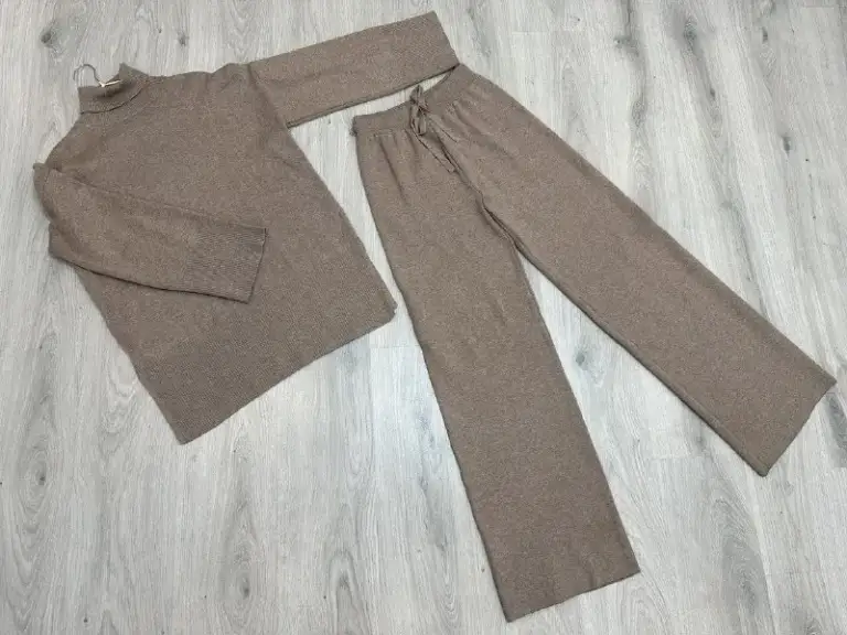 Описание:
Вязаный тёплый костюм max mara(португалия) в идеальном состоянии, не подошёл по росту, одевался для примерки. Мягкий и комфортный. На рост от 167 см и выше.

Цена: 6000 руб.

📲 Tg: - татьяна
📞🇷🇺Звоните: +79494176536

Барахолка днр - фотография - 2