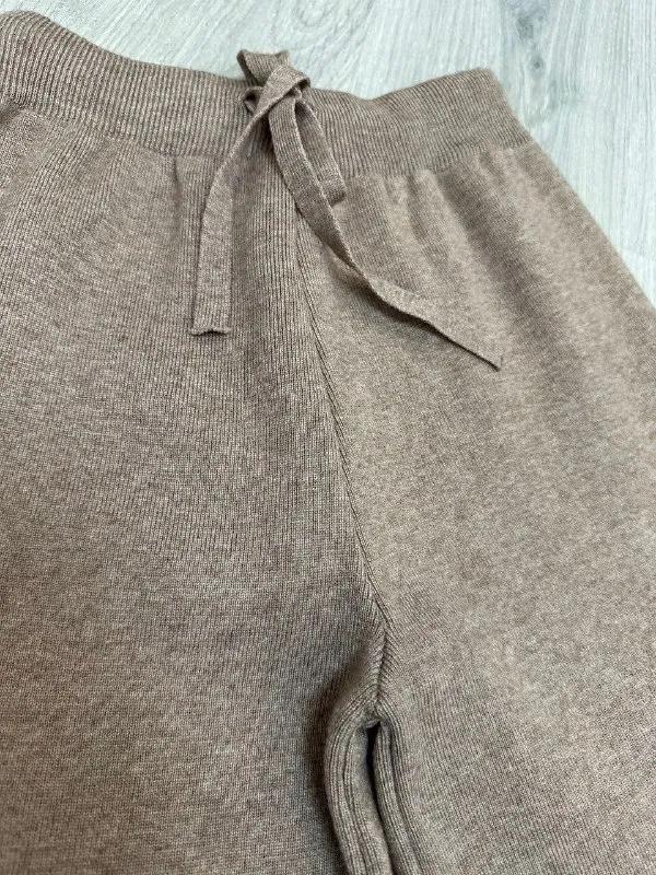 Описание:
Вязаный тёплый костюм max mara(португалия) в идеальном состоянии, не подошёл по росту, одевался для примерки. Мягкий и комфортный. На рост от 167 см и выше.

Цена: 6000 руб.

📲 Tg: - татьяна
📞🇷🇺Звоните: +79494176536

Барахолка днр - фотография - 4