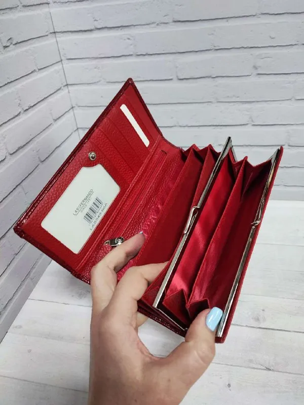 Описание:
✨Продам кошелек женский из натуральной кожи (новый)
Отличный женский кошелек хорошего качества в красивом цвете, функциональный внутри, привлекательный снаружи. Идет в подарочной коробке. Размер: 18,5 х 9,0 х 3,0 см. Все вопросы по телефону.
Цена: 2195 руб.
📲 Tg: александр клюев
📞🇷🇺Звоните: +7 949 450 92 20
Барахолка днр - фотография - 4