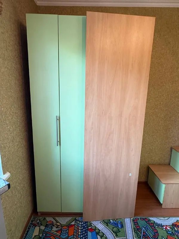 Описание:
Продам детскую мебель "юниор".
Шкаф: в-2.02м. Ш-1.10м. Г-0,57м.
Кровать: общая длина 2,27м. Высота с бортиком 1.5м.
Матрас 1,78м. На 0,80м.
Высота игровой зоны снизу 1,10м.
Письменный стол с пеналом ширина 1,5м.
Стол 1,10м. На 1, 10м.
Высота пенала 1,78м. , ширина 0,40м
Цена: 40000 руб.
📲 Tg: яков
📞🇷🇺Звоните: +79493083387
Барахолка днр - фотография - 2