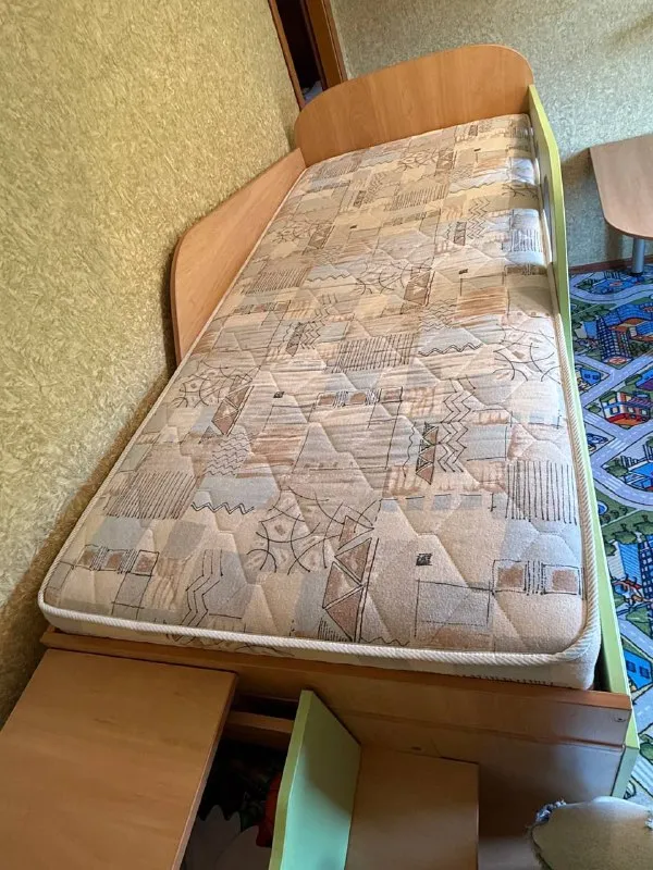 Описание:
Продам детскую мебель "юниор".
Шкаф: в-2.02м. Ш-1.10м. Г-0,57м.
Кровать: общая длина 2,27м. Высота с бортиком 1.5м.
Матрас 1,78м. На 0,80м.
Высота игровой зоны снизу 1,10м.
Письменный стол с пеналом ширина 1,5м.
Стол 1,10м. На 1, 10м.
Высота пенала 1,78м. , ширина 0,40м
Цена: 40000 руб.
📲 Tg: яков
📞🇷🇺Звоните: +79493083387
Барахолка днр - фотография - 6