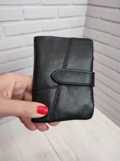 Описание:
💥Продам новый кошелек из натуральной кожи
Модный дизайн в сочетании с хорошим функционалом, хорошее качество, необычная форма и главное практичность - все это собрал в себе данный кошелек. Кошелек новый. Идет с rfid-защитой. Внутренняя часть отстегивается при необходимости. Размер: 131 х 90 х 30 мм. Все вопросы по телефону.

Цена: 2250 руб.

📲 Tg: александр клюев
📞🇷🇺Звоните: +7 949 450 92 20

Барахолка днр - фотография - 1