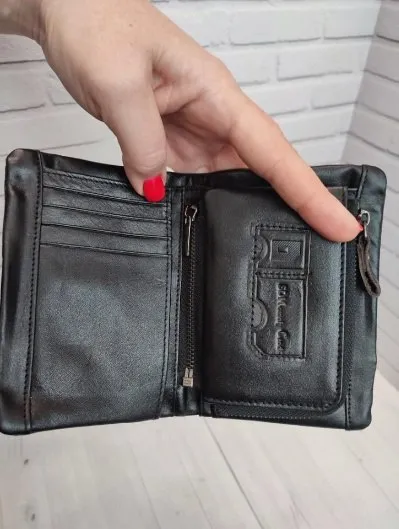 Описание:
💥Продам новый кошелек из натуральной кожи
Модный дизайн в сочетании с хорошим функционалом, хорошее качество, необычная форма и главное практичность - все это собрал в себе данный кошелек. Кошелек новый. Идет с rfid-защитой. Внутренняя часть отстегивается при необходимости. Размер: 131 х 90 х 30 мм. Все вопросы по телефону.

Цена: 2250 руб.

📲 Tg: александр клюев
📞🇷🇺Звоните: +7 949 450 92 20

Барахолка днр - фотография - 5