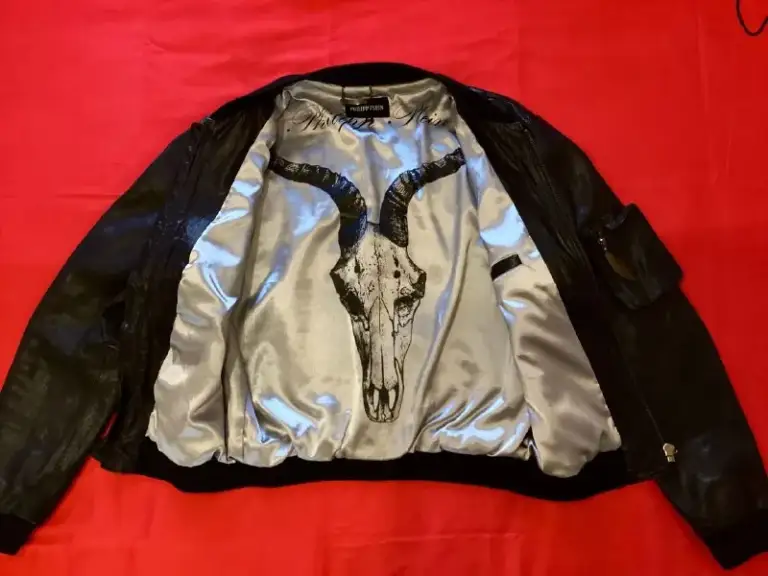 Описание:
Бомбическая куртка бренда philipp plein. Осень - весна. Оригинал. Made in italy. Шикарная, очень редкая, вечная вещь! 48 размер. На стройного парня ростом до 170 см и весом до 65-70 кг. Без склонности к полноте. Отлично подойдет как байкеру так и для повседневной носки. Состояние идеальное, практически - новое. По всем вопросам писать в личные сообщения.

Цена: 70000 руб.

📲 Tg: m i n d s i l e n c e
📞🇷🇺Звоните: +44772226655

Барахолка днр - фотография - 1