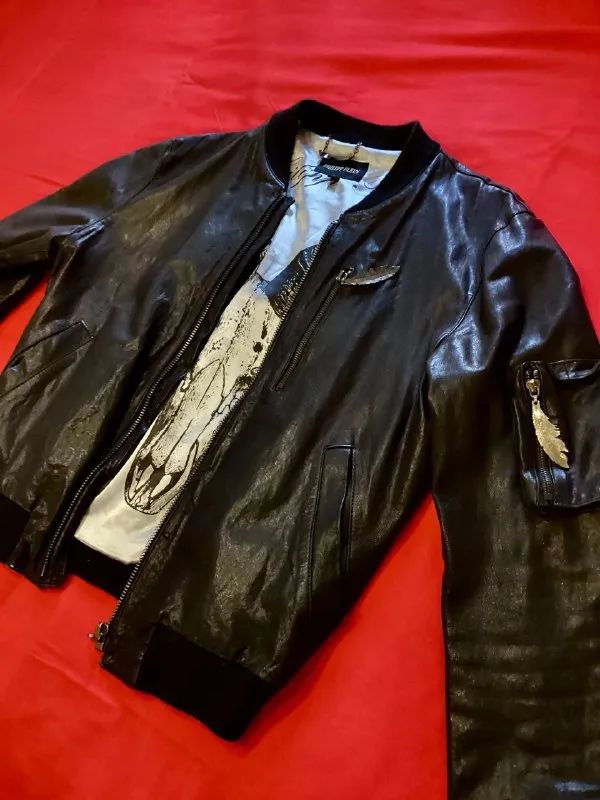 Описание:
Бомбическая куртка бренда philipp plein. Осень - весна. Оригинал. Made in italy. Шикарная, очень редкая, вечная вещь! 48 размер. На стройного парня ростом до 170 см и весом до 65-70 кг. Без склонности к полноте. Отлично подойдет как байкеру так и для повседневной носки. Состояние идеальное, практически - новое. По всем вопросам писать в личные сообщения.

Цена: 70000 руб.

📲 Tg: m i n d s i l e n c e
📞🇷🇺Звоните: +44772226655

Барахолка днр - фотография - 10