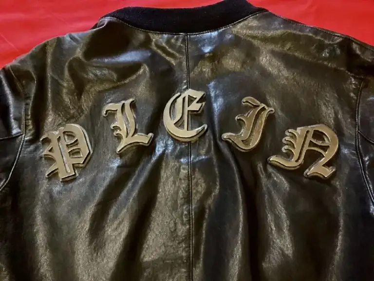 Описание:
Бомбическая куртка бренда philipp plein. Осень - весна. Оригинал. Made in italy. Шикарная, очень редкая, вечная вещь! 48 размер. На стройного парня ростом до 170 см и весом до 65-70 кг. Без склонности к полноте. Отлично подойдет как байкеру так и для повседневной носки. Состояние идеальное, практически - новое. По всем вопросам писать в личные сообщения.

Цена: 70000 руб.

📲 Tg: m i n d s i l e n c e
📞🇷🇺Звоните: +44772226655

Барахолка днр - фотография - 3