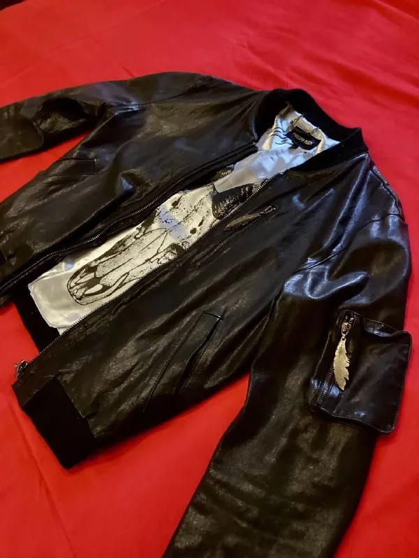 Описание:
Бомбическая куртка бренда philipp plein. Осень - весна. Оригинал. Made in italy. Шикарная, очень редкая, вечная вещь! 48 размер. На стройного парня ростом до 170 см и весом до 65-70 кг. Без склонности к полноте. Отлично подойдет как байкеру так и для повседневной носки. Состояние идеальное, практически - новое. По всем вопросам писать в личные сообщения.

Цена: 70000 руб.

📲 Tg: m i n d s i l e n c e
📞🇷🇺Звоните: +44772226655

Барахолка днр - фотография - 7