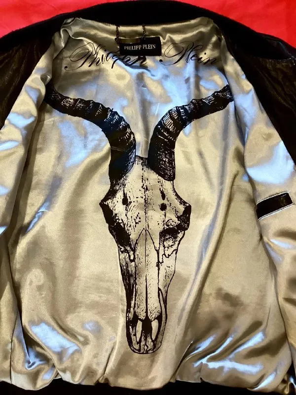 Описание:
Бомбическая куртка бренда philipp plein. Осень - весна. Оригинал. Made in italy. Шикарная, очень редкая, вечная вещь! 48 размер. На стройного парня ростом до 170 см и весом до 65-70 кг. Без склонности к полноте. Отлично подойдет как байкеру так и для повседневной носки. Состояние идеальное, практически - новое. По всем вопросам писать в личные сообщения.

Цена: 70000 руб.

📲 Tg: m i n d s i l e n c e
📞🇷🇺Звоните: +44772226655

Барахолка днр - фотография - 8