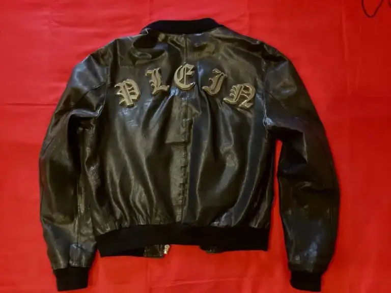 Описание:
Бомбическая куртка бренда philipp plein. Осень - весна. Оригинал. Made in italy. Шикарная, очень редкая, вечная вещь! 48 размер. На стройного парня ростом до 170 см и весом до 65-70 кг. Без склонности к полноте. Отлично подойдет как байкеру так и для повседневной носки. Состояние идеальное, практически - новое. По всем вопросам писать в личные сообщения.

Цена: 70000 руб.

📲 Tg: m i n d s i l e n c e
📞🇷🇺Звоните: +44772226655

Барахолка днр - фотография - 9