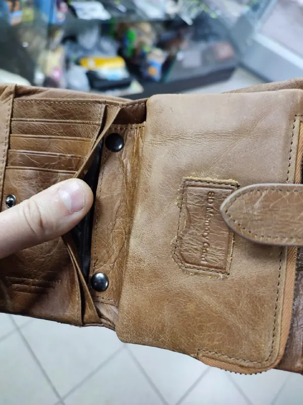 Описание:
🔥Продам новый кошелек из натуральной кожи с rfid-защитой
❗️ Внутренняя часть отстегивается при необходимости. Размер: 131 х 90 х 30 мм. Все вопросы по телефону.

Цена: 2250 руб.

📲 Tg: александр клюев
📞🇷🇺Звоните: +7 949 450 92 20

Барахолка днр - фотография - 2