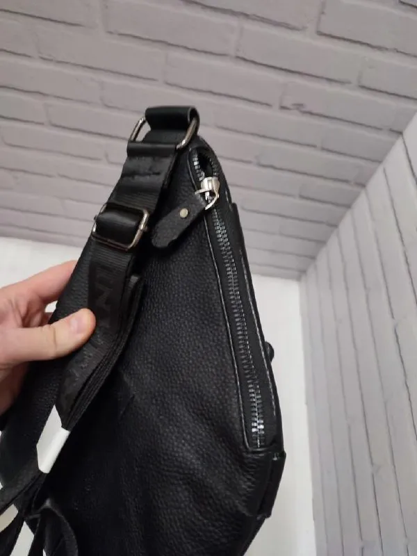 Описание:
⚡️Продам новую мужскую сумку из натуральной кожи
Классная нагрудная мужская сумка в виде кобуры из натуральной кожи. Сумка небольшая, но достаточно функциональная, имеет множество отделений для разных вещей. Размер: 29 х 19,5 см.
Цена: 1995 руб.
📲 Tg: валентина бараненко
📞🇷🇺Звоните: +7949 450 92 20
Барахолка днр - фотография - 6