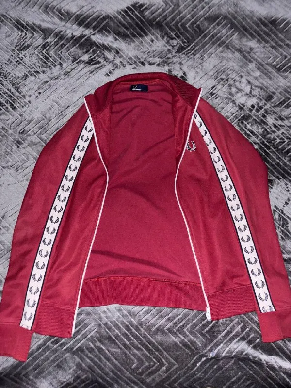 Описание:
Продам олимпийку fred perry
Размер (м)
Состояние вполне хорошее
Есть минус потертость на руковах
Цена: 5000 руб.
📲 Tg: косяк
📞🇷🇺Звоните: +79498272315
Барахолка днр - фотография - 6