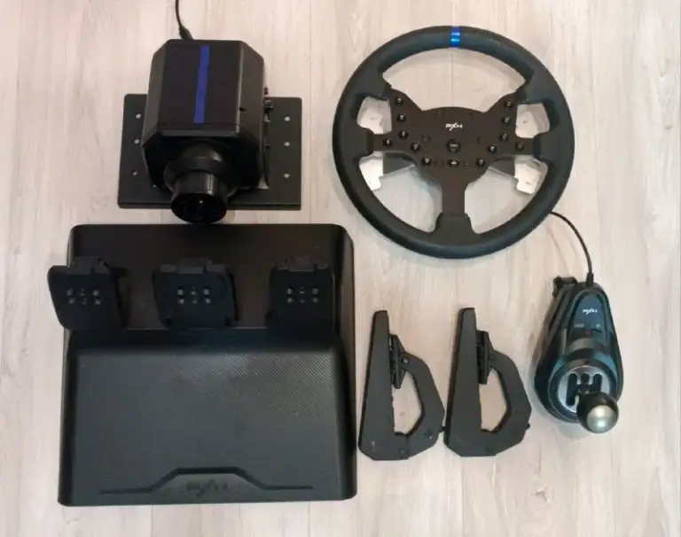 Описание:
Игровой руль pxn v99

Комплект: руль, педали, коробка переключения передач, провода подключения, база

Руль имеет функцию обратной связи, что позволяет полностью погрузиться и ощутить игру ещё лучше.

Поддерживает xbox one/s/x, ps4, pc

Кпп 6+1
2 Лепестка
Двойные переключатели
14 Кнопок
Угол поворота 900°/ 270°
База. Обратная связь по усилию 3.2 hm
Крепится к столу при помощи скоб

Состояние отличное, пользовались буквально две-три недели. Оплётка руля остаётся такой же приятной
Сколов, трещин нет. Техническое состояние педалей и руля также в полном порядке. Единственное чего не хватает, так это usb type-c для подключения педального блока

Драйвера и настройка производиться через приложение "pxn wheel" на телефоне, будь то андроид либо эпл

Цена: 17500 руб.

📲 Tg: danik
📞🇷🇺Звоните: +79494773200

Барахолка днр - фотография - 9