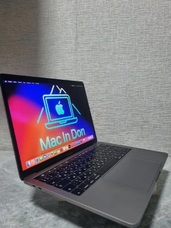 Описание:
🍏 Macbook pro 13 2016 touch bar 8/256.
Macbook pro 13 дюймов 2016 года с сенсорной панелью touch bar. Идеальный вариант для тех, кто ищет мощный apple-ноутбук по адекватной цене.
Основные характеристики:
· Диагональ: 13.3"
· Память: 8 гб оперативной памяти / 256 гб быстрого ssd
· Панель touch bar: полностью исправна, удобна для работы.
· Touch id: сканер отпечатка пальца работает идеально, разблокировка за секунду.
· Экран: без битых пикселей, царапин и следов.
Состояние:
· Внешний вид: хорошее. Корпус без сколов и вмятин, углы целые. Есть лишь небольшие косметические царапины от обычной эксплуатации.
· Технически: абсолютно исправен. Клавиатура, тачпад, динамики — все работает как новое.
· Батарея: 580 циклов перезарядки уверенно держит 3-4 часа работы
Комплектация:
· Macbook
· Зарядное устройство
Бесплатная доставка по донецку и макеевке
Цена: 29000 руб.
📲 Tg: влад
📞🇷🇺Звоните: +79493791534
Барахолка днр - фотография - 4
