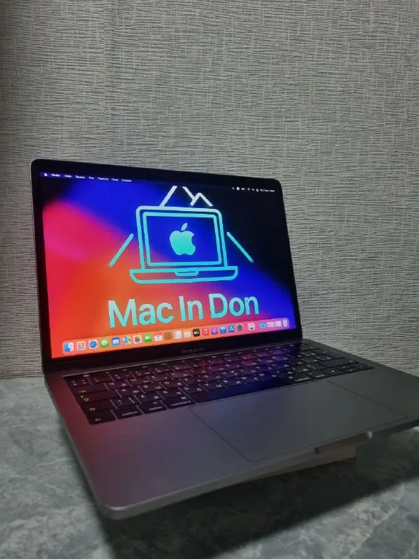 Описание:
🍏 Macbook pro 13 2016 touch bar 8/256.
Macbook pro 13 дюймов 2016 года с сенсорной панелью touch bar. Идеальный вариант для тех, кто ищет мощный apple-ноутбук по адекватной цене.
Основные характеристики:
· Диагональ: 13.3"
· Память: 8 гб оперативной памяти / 256 гб быстрого ssd
· Панель touch bar: полностью исправна, удобна для работы.
· Touch id: сканер отпечатка пальца работает идеально, разблокировка за секунду.
· Экран: без битых пикселей, царапин и следов.
Состояние:
· Внешний вид: хорошее. Корпус без сколов и вмятин, углы целые. Есть лишь небольшие косметические царапины от обычной эксплуатации.
· Технически: абсолютно исправен. Клавиатура, тачпад, динамики — все работает как новое.
· Батарея: 580 циклов перезарядки уверенно держит 3-4 часа работы
Комплектация:
· Macbook
· Зарядное устройство
Бесплатная доставка по донецку и макеевке
Цена: 29000 руб.
📲 Tg: влад
📞🇷🇺Звоните: +79493791534
Барахолка днр - фотография - 5