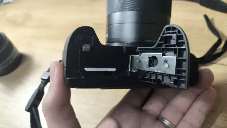 Описание:
Продам фотоаппарат canon m50
Пробег маленький, в комплекте два объектива, 2 акб, зарядка и светофильтры.
Самовывоз + наличка 💵
Адекватный торг уместен 👍
Обмен не рассматриваю ❌
Подробнее в тг или по номеру.
Цена: 50000 руб.
📲 Tg: даниил
📞🇷🇺Звоните: +79494975932
Барахолка днр - фотография - 3