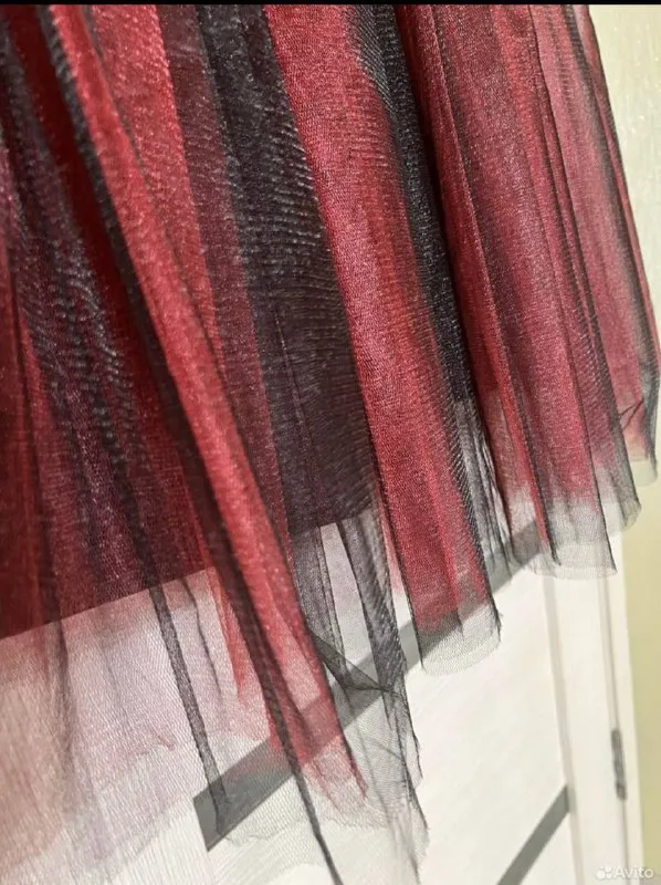 Описание:
Вечернее женское платье 💃

Уникальное платье, так как редактировалось и подшивалось под покупателя :) шифон за годы не сломался и не повредился, при этом лёжа в шкафу.
Юбка шикарно блестит на свету, а верх подчеркивает талию и плечи. Достаточно плотная ткань, плохо тянется, поэтому больше подойдёт 42му размеру (или 44 с небольшим объёмом груди).

Состояние: отличное
Размер: 42/44

Цена: 1500 руб.

📲 Tg: ev
📞🇷🇺Звоните: +79495111593

Барахолка днр - фотография - 1