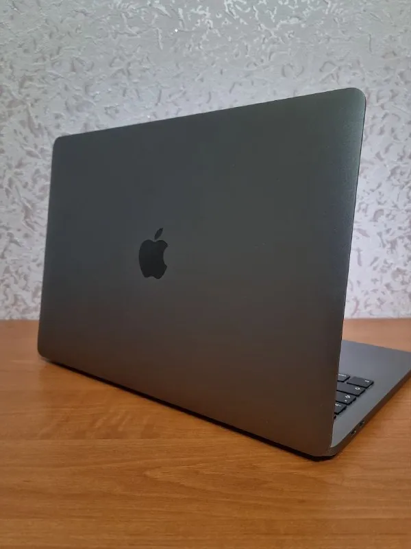 Описание:
Macbook pro 13" 2020 | i5/8/128gb touch bar 483 цикла

Отличный вариант с обновленной клавиатурой! Забудьте про все проблемы связанные с бабочкой, переходите на новый уровень! 🚀

✅ Всего 483 цикла батареи — здоровье отличное, работает 4-5 часов. ✅экран в идеальном состоянии — ни царапин, ни следов.
✔На корпусе есть небольшие косметические царапины
Клавиатура продута, почищен от пыли и соринок, работает без тормозов и перегревов

В комплекте ноутбук и зарядка. Полностью проверен, готов к работе. Лучшая цена на модель 2020 года
Бесплатная доставка по донецку и макеевке

Цена: 30000 руб.

📲 Tg: владислав
📞🇷🇺Звоните: +79496794958

Барахолка днр - фотография - 1