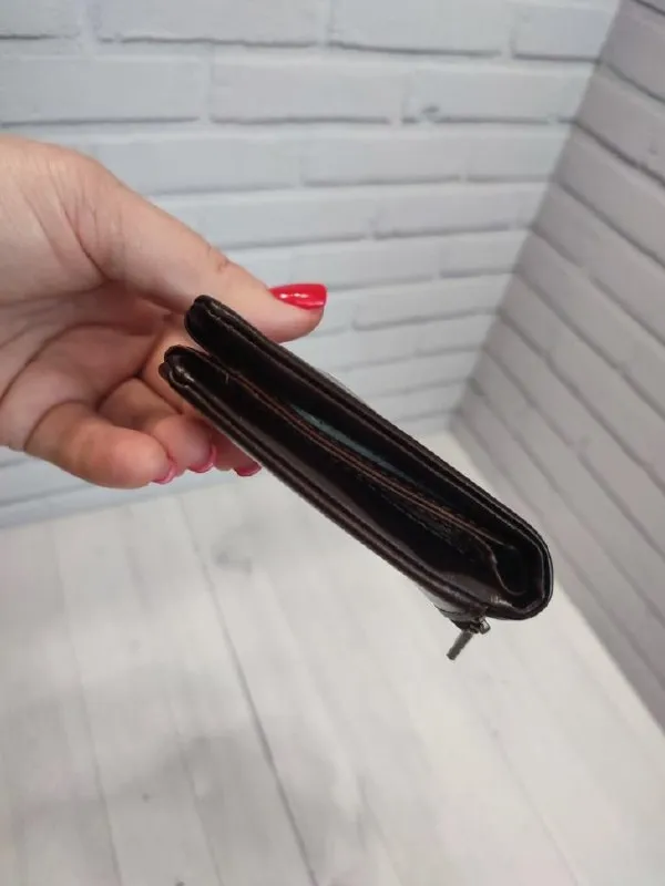 Описание:
⚡️Продам новый кошелек из натуральной кожи
✅ Отличное портмоне с множеством отделений, хорошее качество, необычная форма, красивый цвет. Размер: 11,5 х 9,5 х 2,0 см. Все вопросы по телефону.

Цена: 1950 руб.

📲 Tg: александр клюев
📞🇷🇺Звоните: +7 949 450 92 20

Барахолка днр - фотография - 4