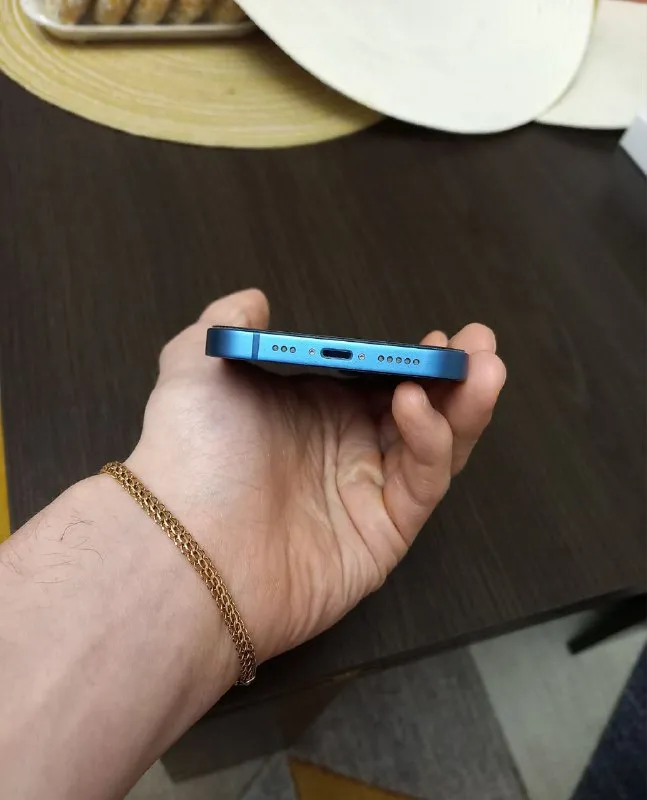 Описание:
Iphone 13 128gb blue
Состояние : около-идеальное
Акб: 97%
Комплект: 3 чехла, провод
Цена: 35000 руб.
📲 Tg: михаил
📞🇷🇺Звоните: +7949 567 93 69
Барахолка днр - фотография - 2