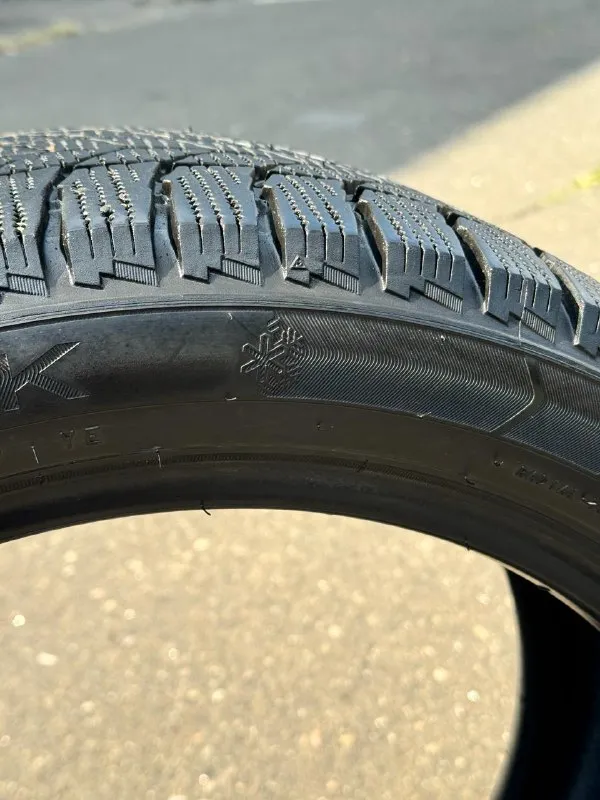 Описание:
Продаю зимние шины triangle 225/45 r17
• Комплект 4 шт, без шипов.
• Состояние отличное, пробег небольшой (город).
• Повреждений нет, все целые.
• Только резина, без дисков.
Находятся в донецке, калининский район.
Цена: 14000 руб.
📲 Tg: денис
📞🇷🇺Звоните: +79499359126
Барахолка днр - фотография - 2