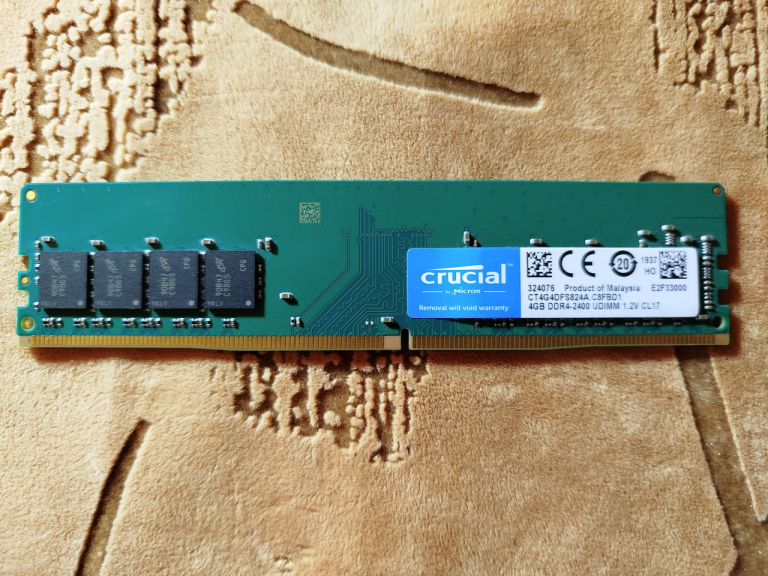 Продам оперативную память crucial 4gb ddr4-2400
(Озу в отличном состоянии) - фотография - 1