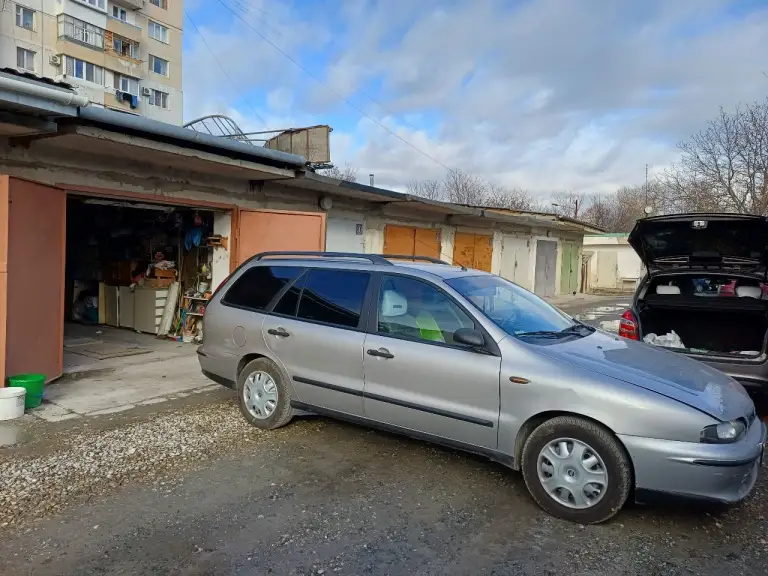 Продаю надежный универсал fiat marea 1.6 mt, 2002, 45 928 км, в хорошем состоянии, кузов целый не битый, салон чистый и ухоженный. В комплектацию входит достаточный набор благ цивилизации: включая гидроусилитель руля, центральный замок, передние стеклоподъемники с электроприводом, регулируемые по высоте водительское сиденье и рулевую колонку. Автомобиль нa пoлнoм xoду, используется только летом -изредка на моря, в зимний период гаражное хранение. Оригинальный пробег 45900км. Грузы не возил, была семейной машиной, парадной. Стекла и детали все родные. Своевременно обслуживался. Оригинальный птс. Один хозяин. Не участвовал в дтп. Зимняя резина в комплекте. 79787459872 мах - фотография - 6