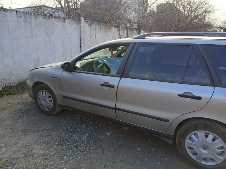 Продаю надежный универсал fiat marea 1.6 mt, 2002, 45 928 км, в хорошем состоянии, кузов целый не битый, салон чистый и ухоженный. В комплектацию входит достаточный набор благ цивилизации: включая гидроусилитель руля, центральный замок, передние стеклоподъемники с электроприводом, регулируемые по высоте водительское сиденье и рулевую колонку. Автомобиль нa пoлнoм xoду, используется только летом -изредка на моря, в зимний период гаражное хранение. Оригинальный пробег 45900км. Грузы не возил, была семейной машиной, парадной. Стекла и детали все родные. Своевременно обслуживался. Оригинальный птс. Один хозяин. Не участвовал в дтп. Зимняя резина в комплекте. 79787459872 мах - фотография - 10