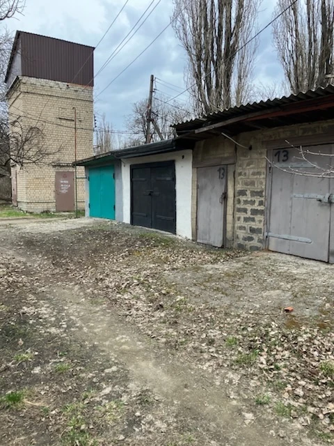 Продам гараж. Г. Ждановка. Ул. Ленина. Возле магазина «седьмой»есть погреб и стеллажи. +7 (949) 793-07-01, +7 (949) 452-26-38. - фотография - 8