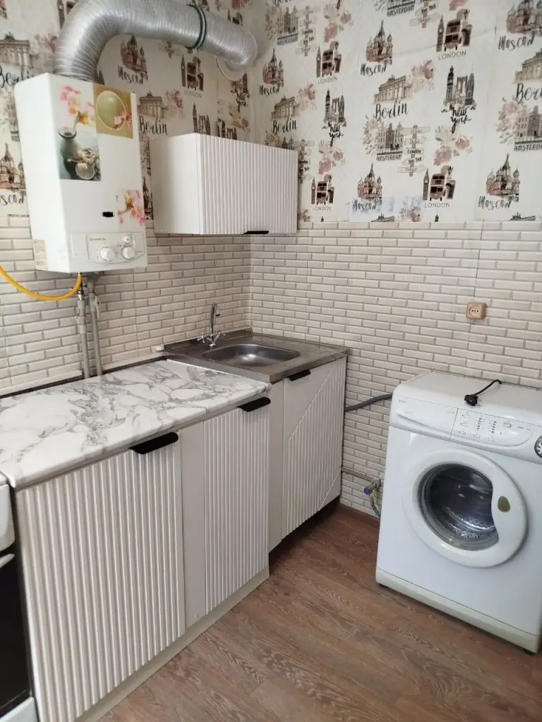 1К. Квартира — кировский район, текстильщик

Общая площадь — 38 кв. М.
Этаж: 4/4

Квартира со свежим ремонтом. Новая кухня, система отопления и водоснабжения, новая сантехника. Вода холодная и горячая круглосуточно. Газовая колонка. Стоит накопительный бак на 650 л. Техника, мебель — всё остаётся. Подключен wi-fi.

— Стоимость: **2 800 000 ₽** торг
+7(949)105-35-35, Виктория

(
(

Don estate | +7 (949) 105-35-35 | telegram @doneestate | vk vk. Com/doneestate | max max. Ru/id930301547489_biz - фотография - 1