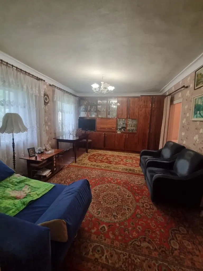 Продается дом — пролетарский район, ул. Пролетарская

Общая площадь — 55 кв. М.
Описание: продается дом в пролетарском районе с очень хорошим месторасположением, ориентир юта. В доме 3 комнаты, кухня и санузел. Участок земли площадью 7 соток. Коммуникации: центральная канализация, свет, вода, отопление печное (газ идет по забору). Продажа осуществляется с мебелью, вода подается постоянно.

— Стоимость: **4 000 000 ₽**
+7(949)105-35-35, Виктория

(
(

Don estate | +7 (949) 105-35-35 | telegram @doneestate | vk vk. Com/doneestate | max max. Ru/id930301547489_biz - фотография - 6