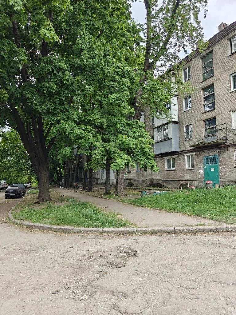 3К. Квартира — киевский район, ул. Буслаева,
Общая площадь — 54,7 кв. М.
Этаж: 1/5

Продается 3-комнатная квартира в киевском районе. Удобное расположение и развитая инфраструктура. Квартира в хорошем состоянии, готова к проживанию. В наличии также гараж, что является дополнительным преимуществом.

— Стоимость: **2 700 000 ₽** + торг.
+7(949)105-35-35, Виктория

(
(

Don estate | +7 (949) 105-35-35 | telegram @doneestate | vk vk. Com/doneestate | max max. Ru/id930301547489_biz - фотография - 5