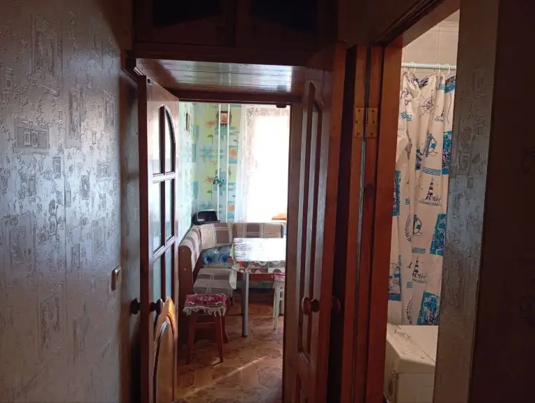 1К. Квартира в калининском районе, 4/5

50-Й гвардейской дивизии / ильича пр.
Общая площадь —** 30 **кв. М.
Этаж:** 4/5 **

Жилое состояние, вода подается по графику, . Есть врезка на 1-м этаже.

Цена —** 15 000 **₽ + коммунальные
Цена + коммуналка — залог 100%, комиссия агентства 100% (единоразово при заключении договора).
Телефон: +7(949)105-35-35, виктория
Контакты: @donvikay

Don estate | +7 (949) 105-35-35 | telegram @doneestate | vk vk. Com/doneestate | max max. Ru/id930301547489_biz - фотография - 3