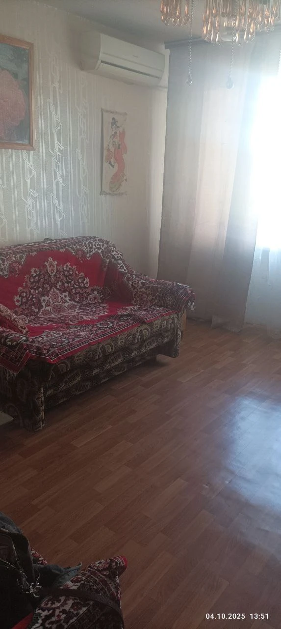 Аренда 2к. Квартиры в киевском районе, путиловка, ул. Листопрокатчков

Путиловка, киевский район
Общая площадь —** 50 **кв. М.
Этаж —** 5/9
**
Сдается 2-комнатная квартира для одного человека или пары. Вода по графику, бойлера нет. Не рассматриваем военных и строителей.

Цена:** 23 000 **₽ + коммунальные услуги
Залог:** 20 000 **₽
Цена + коммуналка — залог 100%, комиссия агентства 100% (единоразово при заключении договора).

Телефон: +7(949)105-35-35, виктория
Контакты: @donvikay - фотография - 1