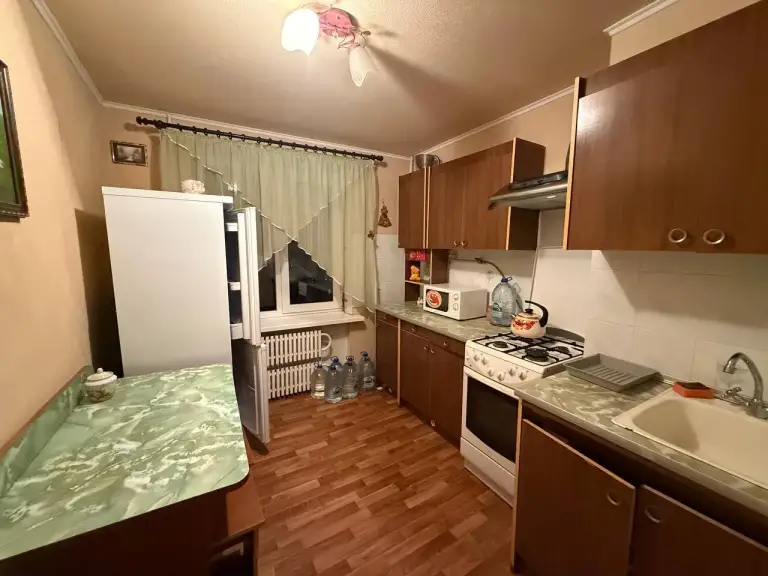 Аренда 2к. Квартиры в киевском районе, путиловка, ул. Листопрокатчков

Путиловка, киевский район
Общая площадь —** 50 **кв. М.
Этаж —** 5/9
**
Сдается 2-комнатная квартира для одного человека или пары. Вода по графику, бойлера нет. Не рассматриваем военных и строителей.

Цена:** 23 000 **₽ + коммунальные услуги
Залог:** 20 000 **₽
Цена + коммуналка — залог 100%, комиссия агентства 100% (единоразово при заключении договора).

Телефон: +7(949)105-35-35, виктория
Контакты: @donvikay - фотография - 10