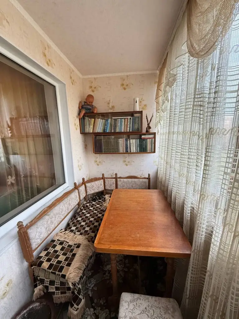 4К. Квартира — кировский район, ул. Островского 31-32
86,5 Кв. М.
Этаж: 6/9
Просторная четырехкомнатная квартира в хорошем жилом состоянии. Есть перепланировка. Балкон и лоджия, гардеробная, кладовка. Мебель и техника остаются. Вода по графику с хорошим напором. Документы готовы к продаже.
— Стоимость: **6 500 000 ₽**
+7(949)105-35-35, Виктория
(
( - фотография - 8