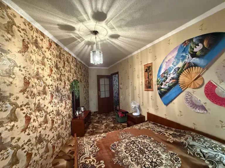 4К. Квартира — кировский район, ул. Островского 31-32
86,5 Кв. М.
Этаж: 6/9
Просторная четырехкомнатная квартира в хорошем жилом состоянии. Есть перепланировка. Балкон и лоджия, гардеробная, кладовка. Мебель и техника остаются. Вода по графику с хорошим напором. Документы готовы к продаже.
— Стоимость: **6 500 000 ₽**
+7(949)105-35-35, Виктория
(
( - фотография - 7