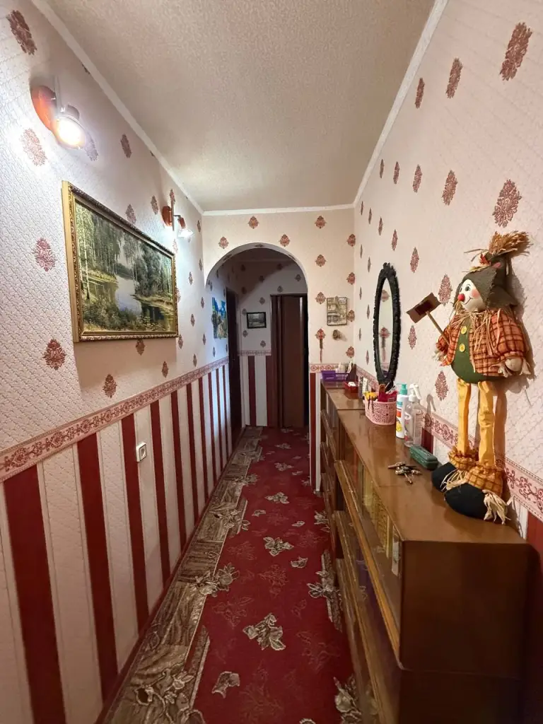 4К. Квартира — кировский район, ул. Островского 31-32
86,5 Кв. М.
Этаж: 6/9
Просторная четырехкомнатная квартира в хорошем жилом состоянии. Есть перепланировка. Балкон и лоджия, гардеробная, кладовка. Мебель и техника остаются. Вода по графику с хорошим напором. Документы готовы к продаже.
— Стоимость: **6 500 000 ₽**
+7(949)105-35-35, Виктория
(
( - фотография - 3