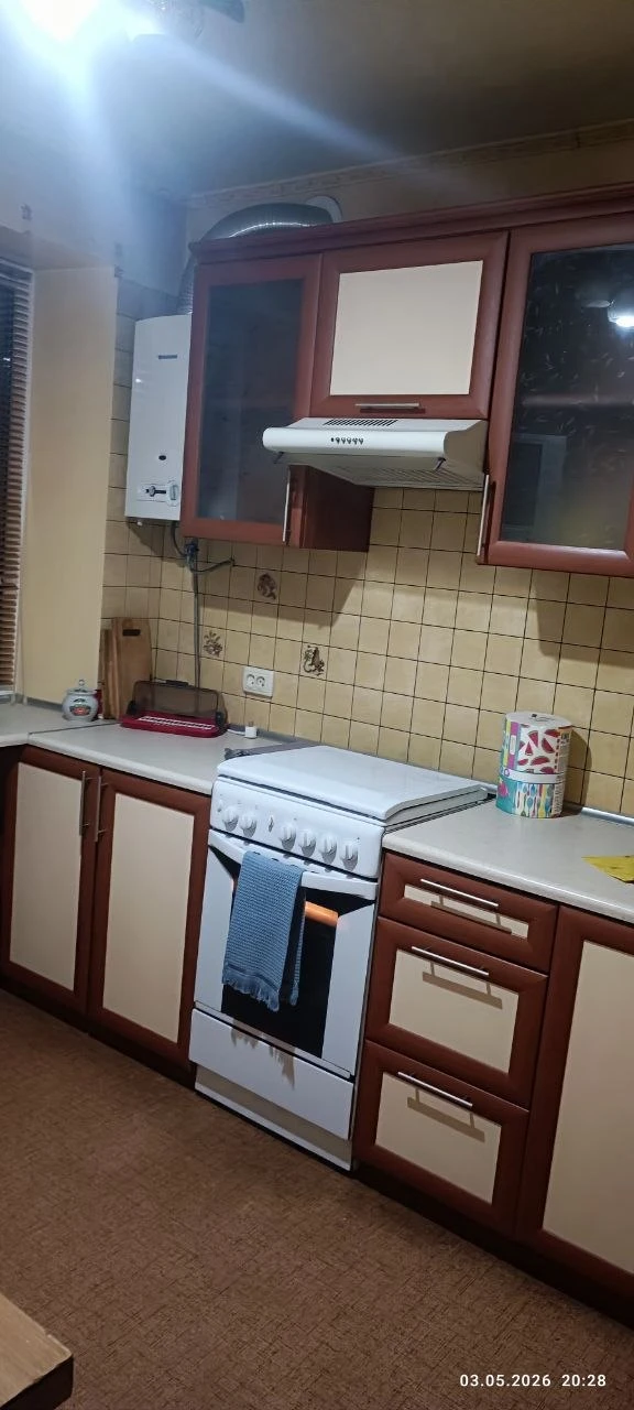 2К. Квартира — кировский район, абакумова

Вся необходимая инфраструктура рядом: остановка, рынок, магазины, аптеки, школа, детский сад и поликлиника — в шаговой доступности.

В квартире есть кондиционер, холодильник, телевизор, стиральная машина и балкон. Окна выходят во двор. Вода подаётся по графику, установлен накопительный бак на 350 литров и насос.

— Стоимость: **20 000 ₽** + коммунальные услуги по счётчикам + залог

+7(949)105-35-35, Виктория - фотография - 2