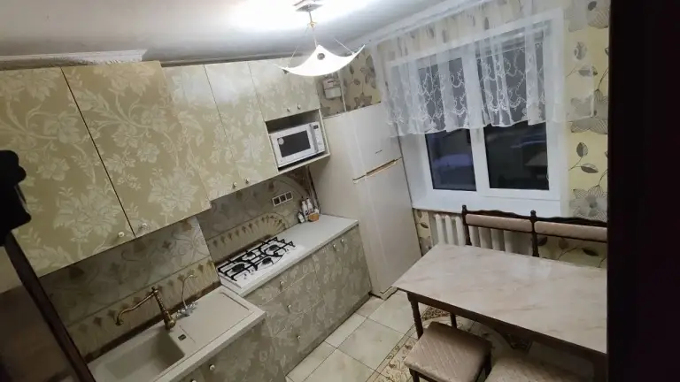3К. Квартира — ворошиловский район, пр. Маяковского
Общая площадь — 70 кв. М.
Этаж: 1/9

Гостиная с диваном и двумя креслами, плазменный телевизор. Две спальни, угловая ванна, накопительная система.

Можно семье или мужчинам. Без животных.

— Стоимость: **60 000 ₽**
+7(949)105-35-35, Виктория - фотография - 2