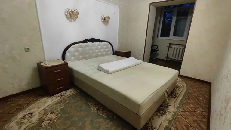 3К. Квартира — ворошиловский район, пр. Маяковского
Общая площадь — 70 кв. М.
Этаж: 1/9

Гостиная с диваном и двумя креслами, плазменный телевизор. Две спальни, угловая ванна, накопительная система.

Можно семье или мужчинам. Без животных.

— Стоимость: **60 000 ₽**
+7(949)105-35-35, Виктория - фотография - 3